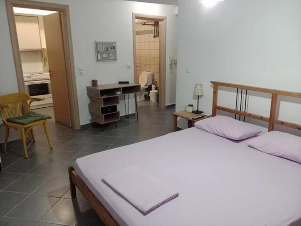 Makis Rooms C Mesolóngion 外观 照片